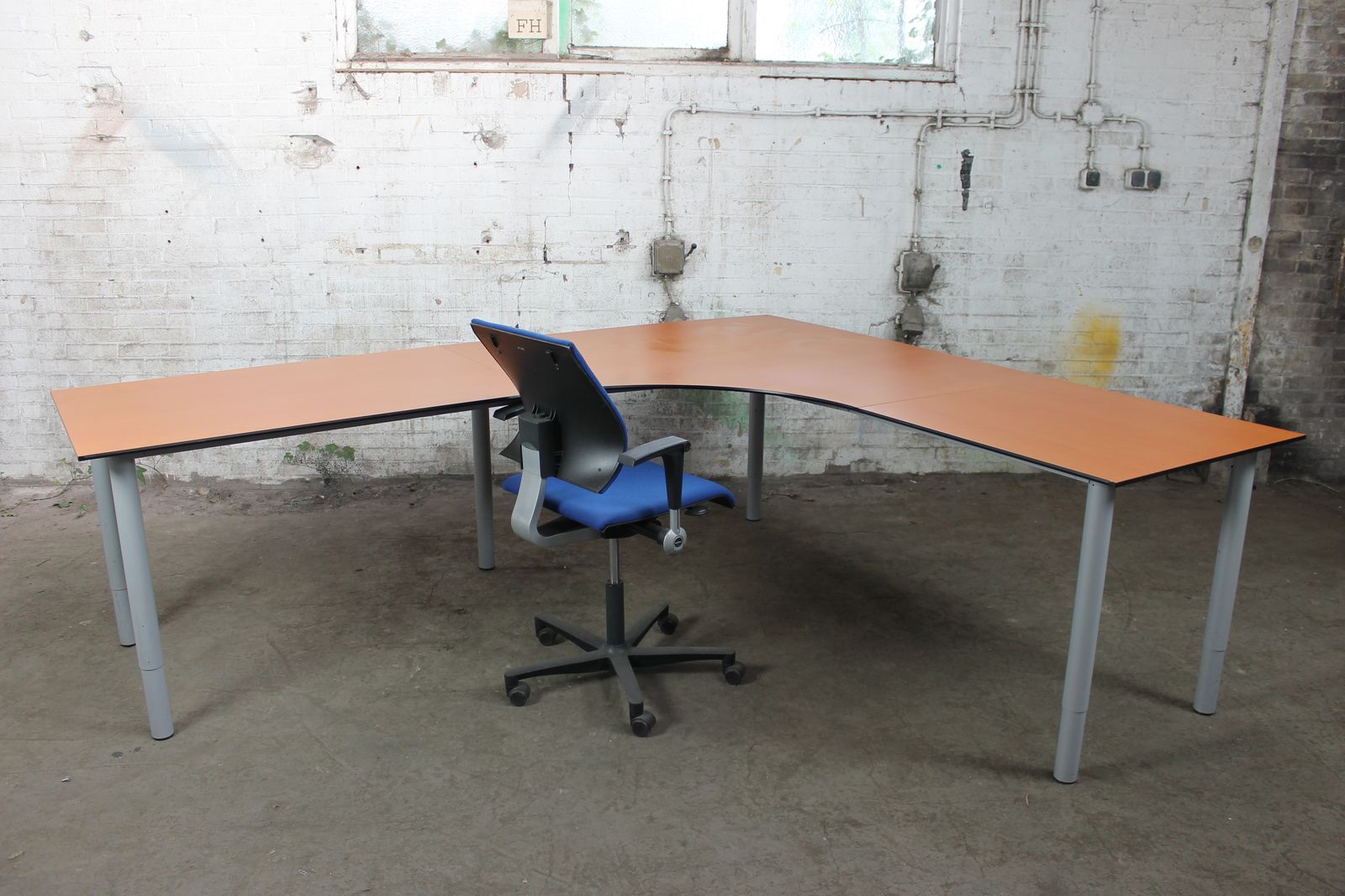 Nieuw binnen grote hoekbureaus