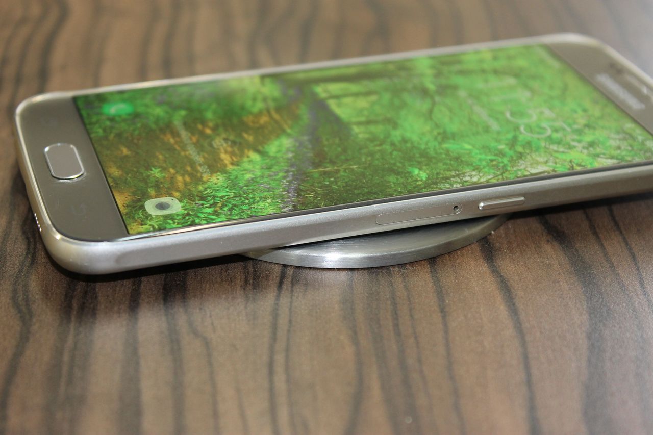 Draadloze oplader verwerkt in werkblad *NIEUW*