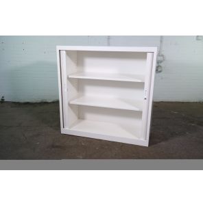 Roldeurkast | Jong gebruikt | Wit | 2 legborden | MK291