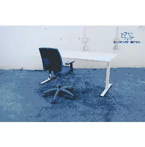 Eromes | Bureau | Tweedehands | Ahorn blad | Wit frame | 180x80 cm | BT447