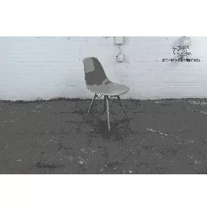  Kantinestoel | Gebruikt | Rode kuip | Niet Stapelbaar | Massief houten frame | KS279