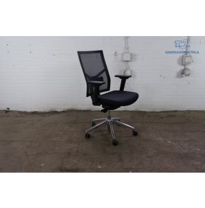 Bureaustoel | Jong gebruikt | NPR1813 | Zwart met mesh rug | Gepolijst voetkruis | BS186