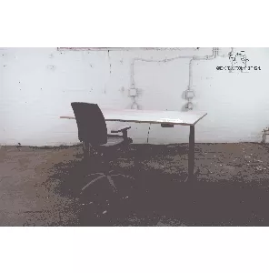 Bureau | Jong gebruikt | Elektrisch verstelbaar | Robson eiken blad | Zwart frame | 180x80 cm | BT449