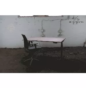 Bureau | Jong gebruikt | Elektrisch verstelbaar | Halifax eiken blad | Zwart frame | 160x80 cm | BT451