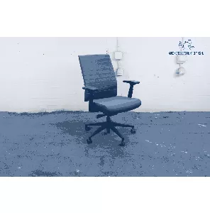  Bureaustoel | Jong gebruikt | Verstelbaar | Grijs gestoffeerd | Zwart onderstel | BS187