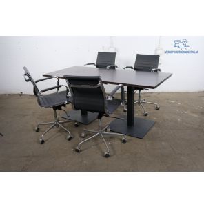 Kantinetafel | Tweedehands | Gebeitst massief eiken blad | Zwarte plateau poten | OT296