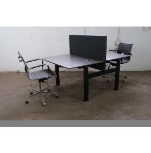 Duo werkplek | Vepa | Donkergrijs blad | Zwart frame | Met akoestische wand | BT466