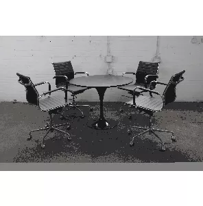 Vepa | Vergadertafel | Tweedehands | Zwart blad | Zwart trompetvoet | VT293