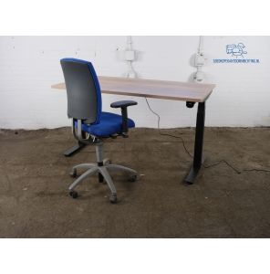 Zit-Sta bureau | Z.G.A.N. | Halifax blad | Met zwart frame | BT358