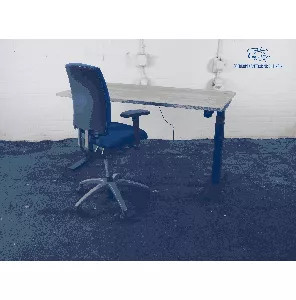 Zit-Sta bureau | Z.G.A.N. | Halifax blad | Met zwart frame | BT358