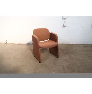 Ahrend | Vergaderstoel/ fauteuil | Tweedehands | Teracotta gestoffeerd | Met armleggers | VS362