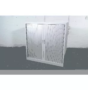 Roldeurkast | Jong gebruikt | Zilvergrijs | 2 legborden | MK290