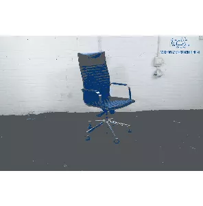 Kastel | Vergaderstoel | Tweedehands | Gepolijst voetkruis | Zwart PU kunstleder | Met armleggers | VS365