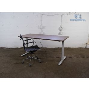 Zit-Sta bureau | Jong gebruikt | Lichtgrijs | Klassiek noten | BT378