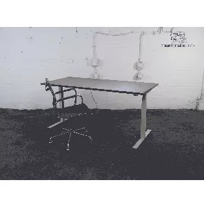 Zit-Sta bureau | Jong gebruikt | Lichtgrijs | Klassiek noten | BT378