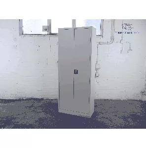 Hoge klapdeurkast | Jong gebruikt | 4 legborden | Zilvergrijs | HK106