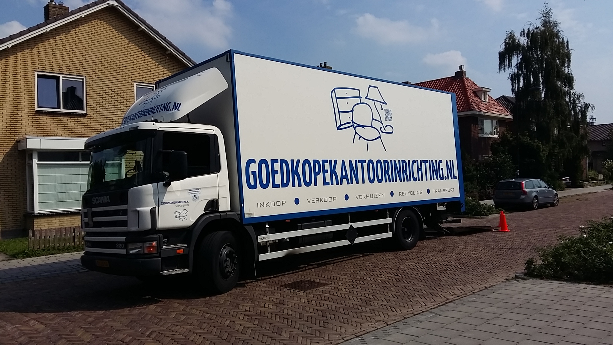 ALS-patiënt ontvangt bureau van Goedkopekantoorinrichting.nl