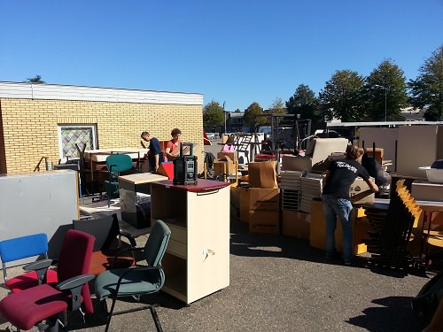 Donatie Albanië - Goedkope Kantoorinrichting